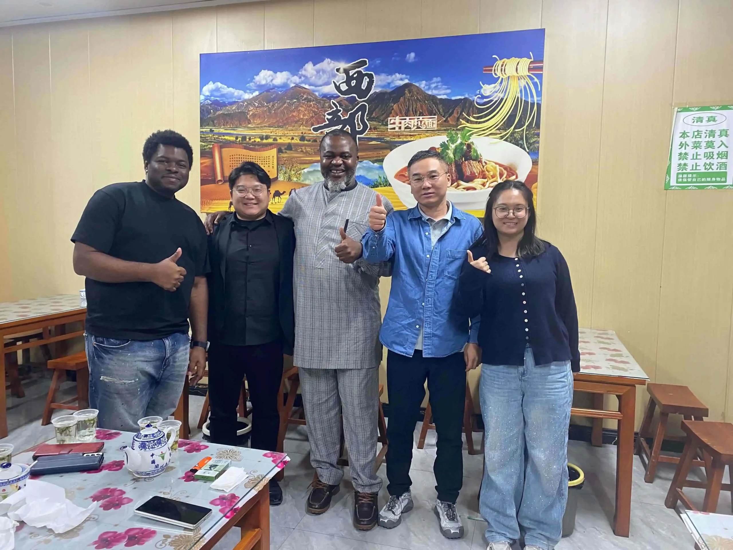 Cameroon customers thumbs up with Enxin team after ordering lowbed trailers